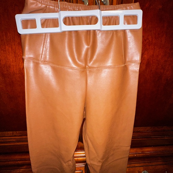 Wilfred Free Daria Pant
Size XS
C$78 C$138
Excellent condition no flaws
Skinny - Picture 9 of 13